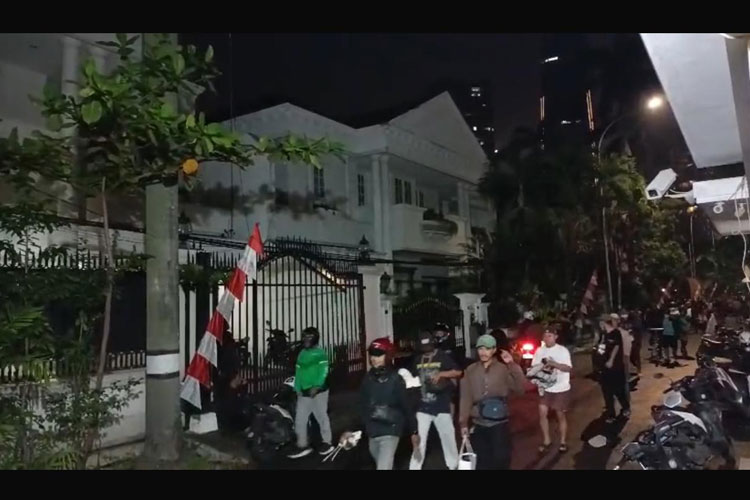 joget-parlemen-bawa-petaka,-rumah-eko-patrio-jadi-sasaran-amuk-massa-–-times-banyuwangi