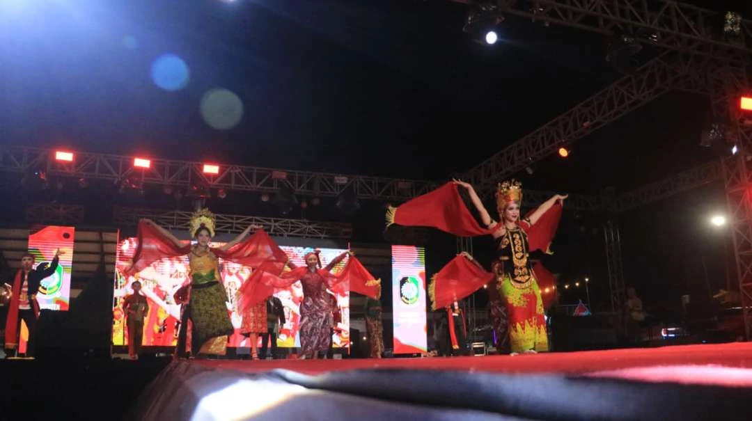 tampil-di-madura-culture-festival-2025,-banyuwangi-sampaikan-pesan-persatuan-lewat-seni