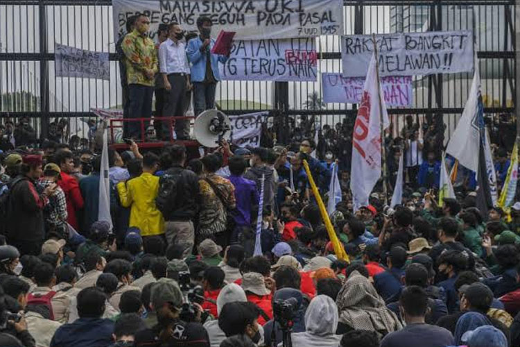 demonstrasi-meluas-di-daerah,-ditakutkan-krisis-ekonomi-seperti-1998-terulang-kembali-–-times-banyuwangi