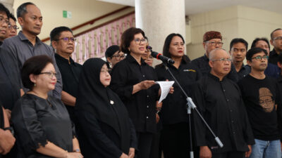 ugm-ajak-bangsa-pilih-jalan-damai,-hentikan-kekerasan-aksi-massa-–-times-banyuwangi
