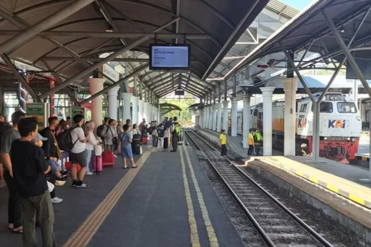 rel-bukan-tempat-main,-kai-daop-8-surabaya-ingatkan-ancaman-nyata-di-jalur-kereta-api