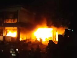 Kediri Juga Membara! Gedung DPRD Kota dan Kabupaten Dibakar Massa, Pemkab Ikut Jadi Sasaran Amuk