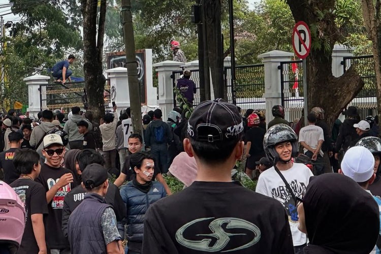antisipasi-demo-lanjutan,-sekolah-di-cianjur-terapkan-pembelajaran-jarak-jauh-–-times-banyuwangi