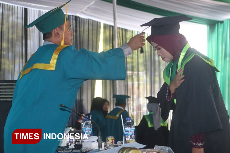 uimsya-blokagung-banyuwangi-wisuda-391-mahasiswa,-rektor:-jadikan-nilai-pesantren-sebagai-kompas-moral-–-times-banyuwangi