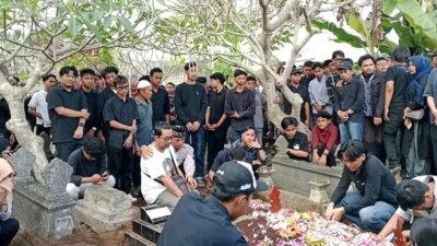 tangis-pecah-di-sleman!-mahasiswa-amikom-korban-demo-di-polda-diy-dimakamkan