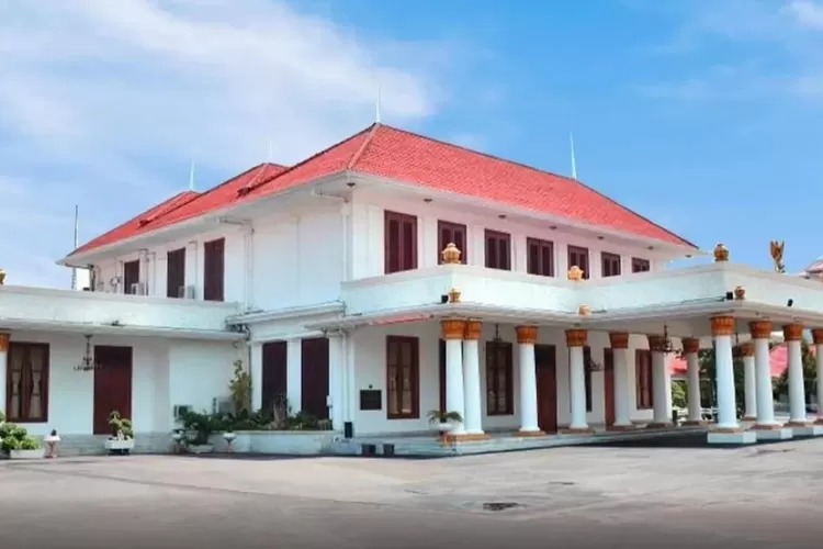 kebakaran-gedung-grahadi-surabaya:-sejarah,-kronologi,-dan-dampaknya