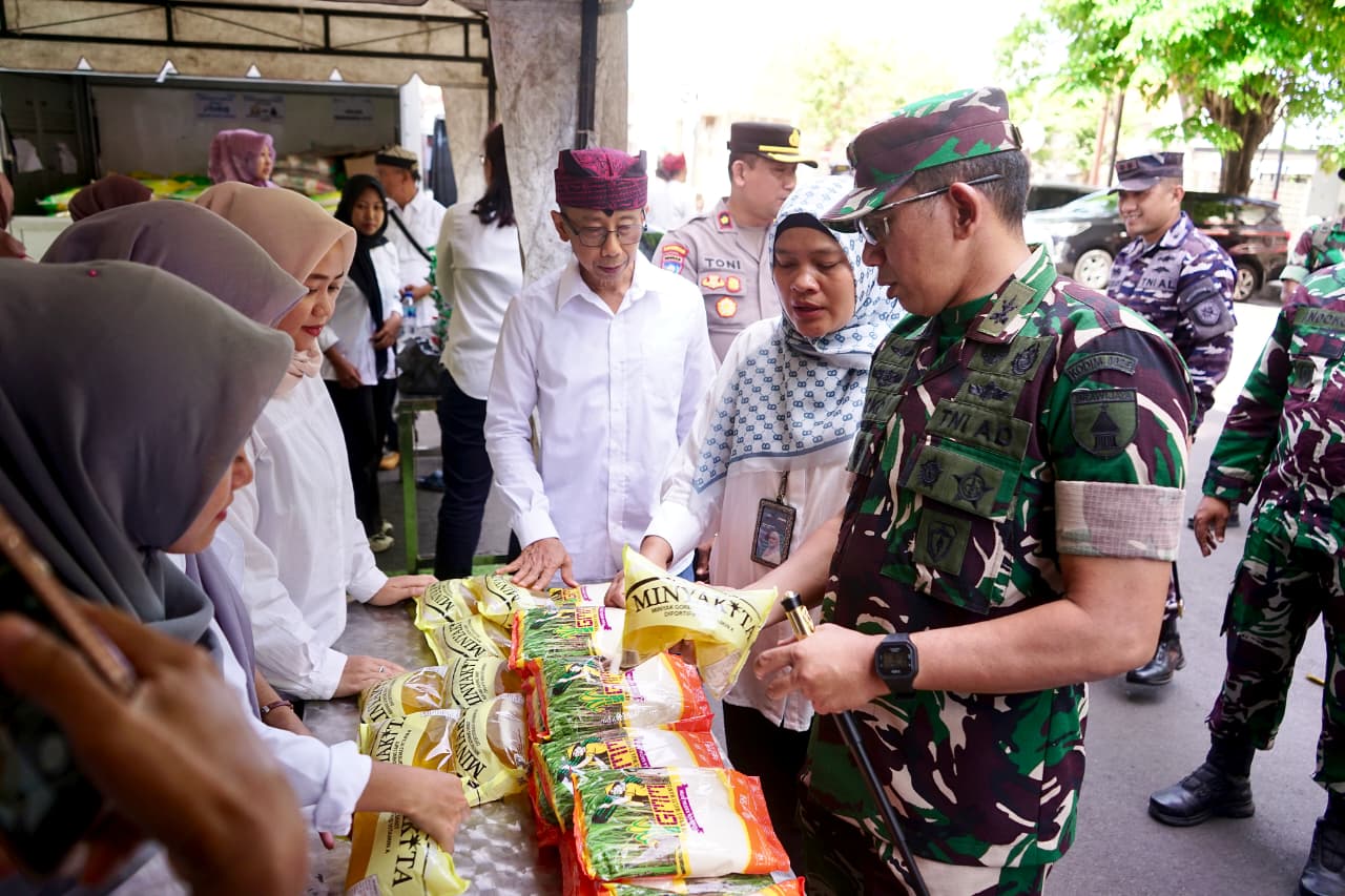 dukung-gerakan-pangan-murah-serentak,-banyuwangi-salurkan-49-ton-beras
