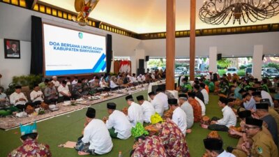 doa-lintas-agama-banyuwangi:-bupati,-tokoh-agama-dan-ojol-bersatu-jaga-daerah-tetap-kondusif
