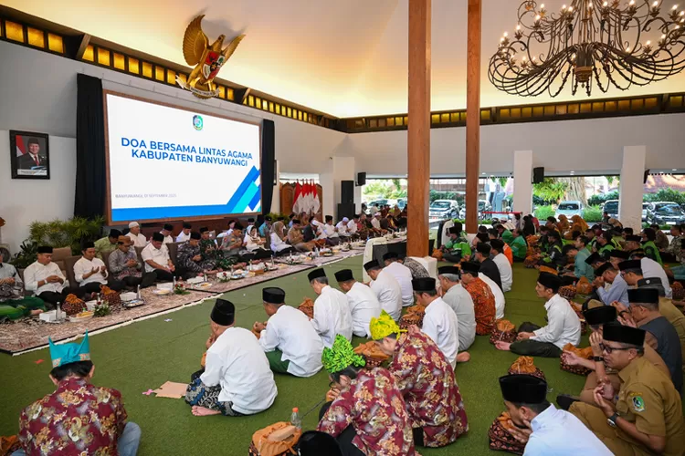 doa-lintas-agama-banyuwangi:-bupati,-tokoh-agama-dan-ojol-bersatu-jaga-daerah-tetap-kondusif