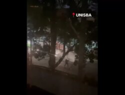 Aparat Tembakkan Gas Air Mata ke Kampus UNISBA, Situasi Mencekam