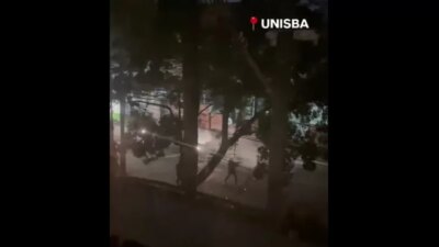 aparat-tembakkan-gas-air-mata-ke-kampus-unisba,-situasi-mencekam
