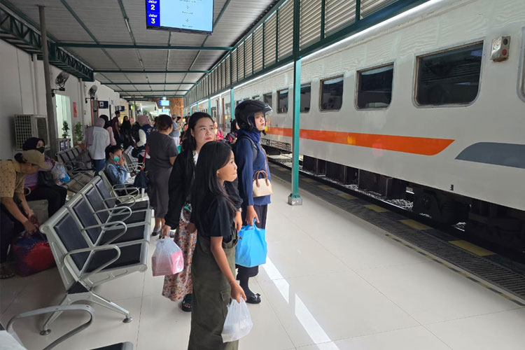 pastikan-perjalanan-kereta-api-aman,-pt-kai-daop-7-madiun-lakukan-mitigasi-gangguan-–-times-banyuwangi