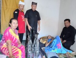 Lumpuh , Aripin Warga Desa Kedaleman Rogojampi Dapat Kursi Roda 3 in 1