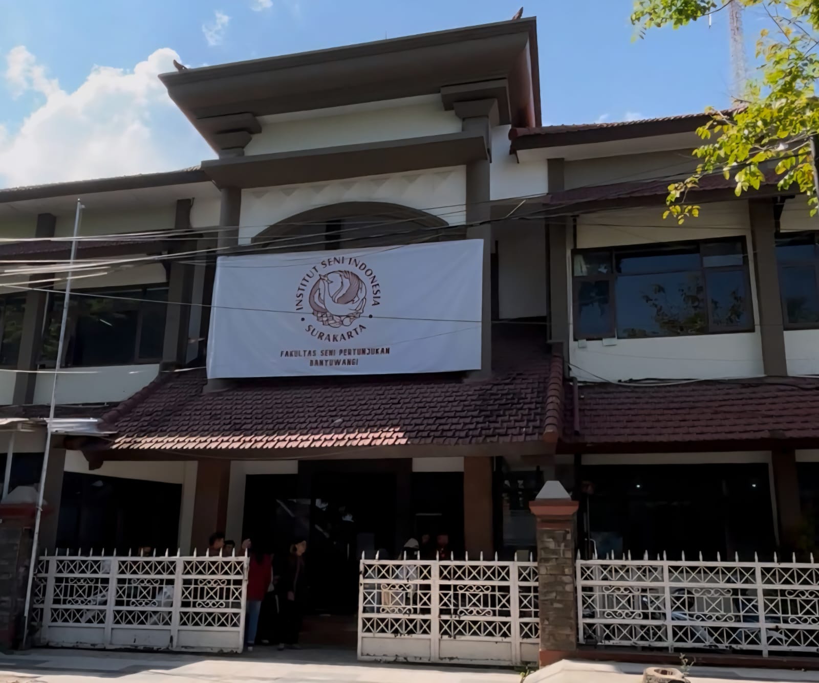 resmi-memulai-perkuliahan-di-banyuwangi,-kampus-isi-surakarta-kolaborasikan-dosen-dan-maestro-seni-daerah