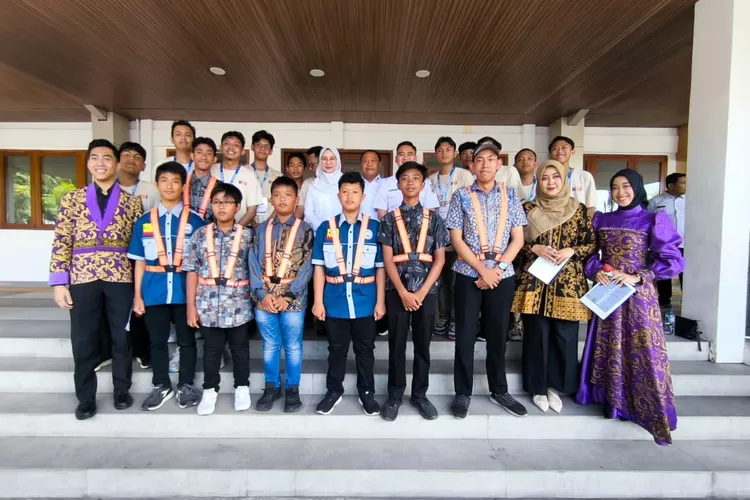 osing-train-community-banyuwangi-gelar-sarasehan-anti-pelecehan-seksual,-edukasi-pelajar-tentang-keamanan-di-transportasi-umum