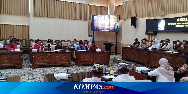 audiensi-dengan-mahasiswa,-ketua-dprd-banyuwangi-meminta-maaf