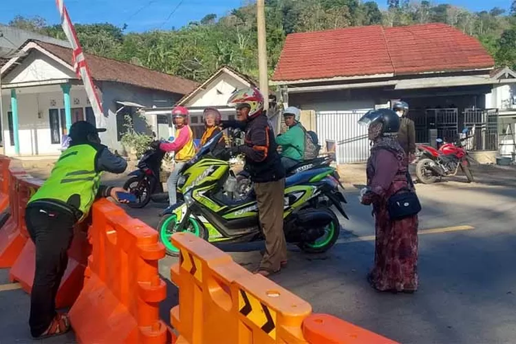 banyak-pemotor-tertipu-hoax-medsos!-jalur-gumitir-belum-dibuka,-resmi-berlaku-4-september-2025