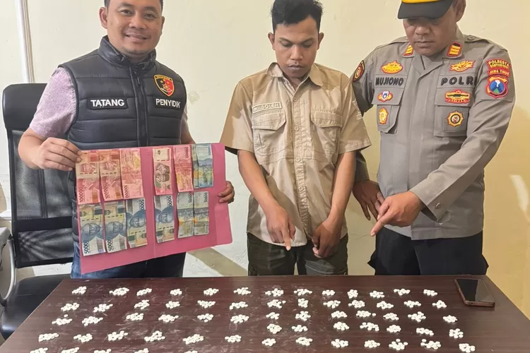 polisi-tangkap-pengedar-ribuan-pil-koplo-di-banyuwangi
