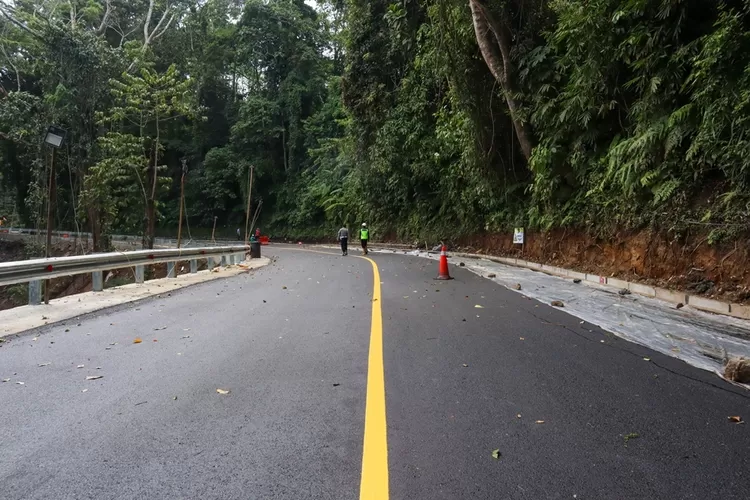 begini-penampakan-tikungan-mbah-singo-di-jalur-gumtir-yang-sering-jadi-momok-pengendara