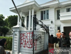 Polisi Tetapkan 4 Tersangka Penyerangan Petugas dan 6 Tersangka Penjarahan Rumah Uya Kuya – TIMES Banyuwangi