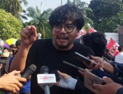 Siapa Dalang Demo Rusuh? Ferry Irwandi Sebut Bisa Dilacak Mudah