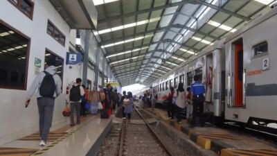 waspada!-dilewati-karnval-agustusan-sound-horeg,-calon-penumpang-ka-di-stasiun-kalisetail-wajib-datang-lebih-awal