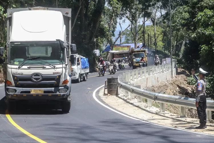 info-gumitir:-jalan-mulus,-kendaraan-dari-jember-dan-banyuwangi-bebas-hambatan