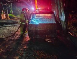 Satu Unit Mobil di Pondok Perkebunan Kalibendo Dilahap Si Jago Merah, Kerugian Ditafsir Mencapai Lebih dari Seratus Juta