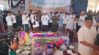 masjid-besar-baiturohiem-rogojampi-gelar-tradisi-ancak-kembang-ndog-screening-ogoh-ogoh