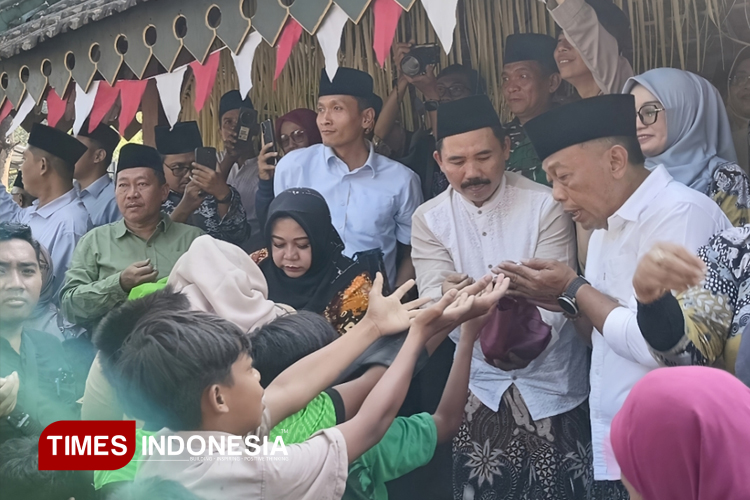 tradisi-sebar-koin-sambut-perayaan-maulid-nabi-di-ponorogo-–-times-banyuwangi