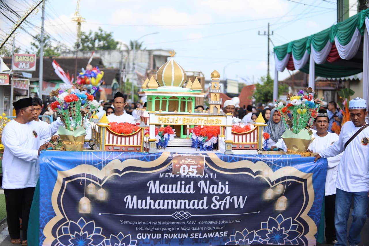 endhog-endhogan,-tradisi-turun-temurun-warga-banyuwangi-peringati-maulid-nabi-muhammad-saw