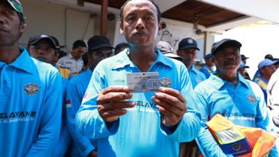 rutin-jemput-bola-ke-kampung-nelayan,-pemkab-banyuwangi-fasilitasi-e-pas-kapal-kecil-gratis
