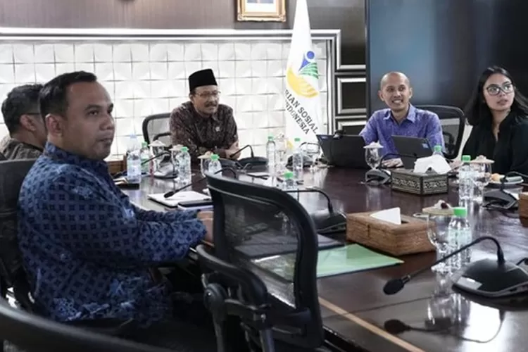 uji-coba-portal-bansos-digital-di-banyuwangi,-gus-ipul-jamin-tak-ada-warga-miskin-yang-tertinggal!