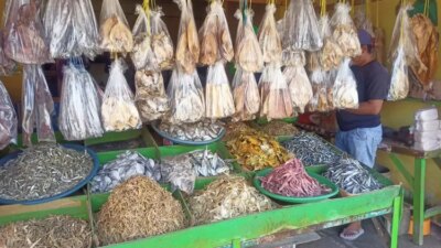 harga-ikan-di-banyuwangi-melejit-akibat-cuaca-buruk,-nelayan-pilih-absen-berlayar
