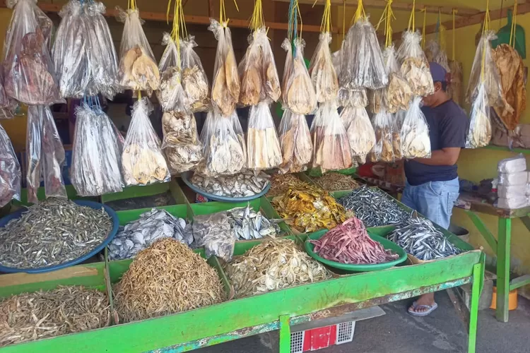 harga-ikan-di-banyuwangi-melejit-akibat-cuaca-buruk,-nelayan-pilih-absen-berlayar