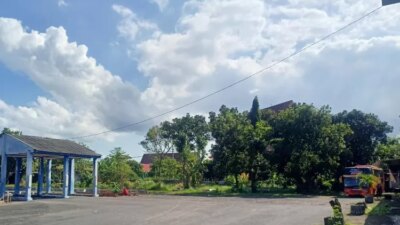 terminal-muncar-banyuwangi-sepi-penumpang,-bus-bus-mangkrak