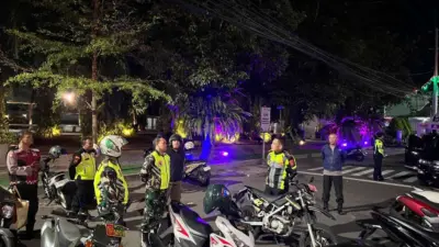 wujudkan-situasi-aman-dan-nyaman,-polresta-banyuwangi-dan-aparat-gabungan-gelar-patroli-skala-besar