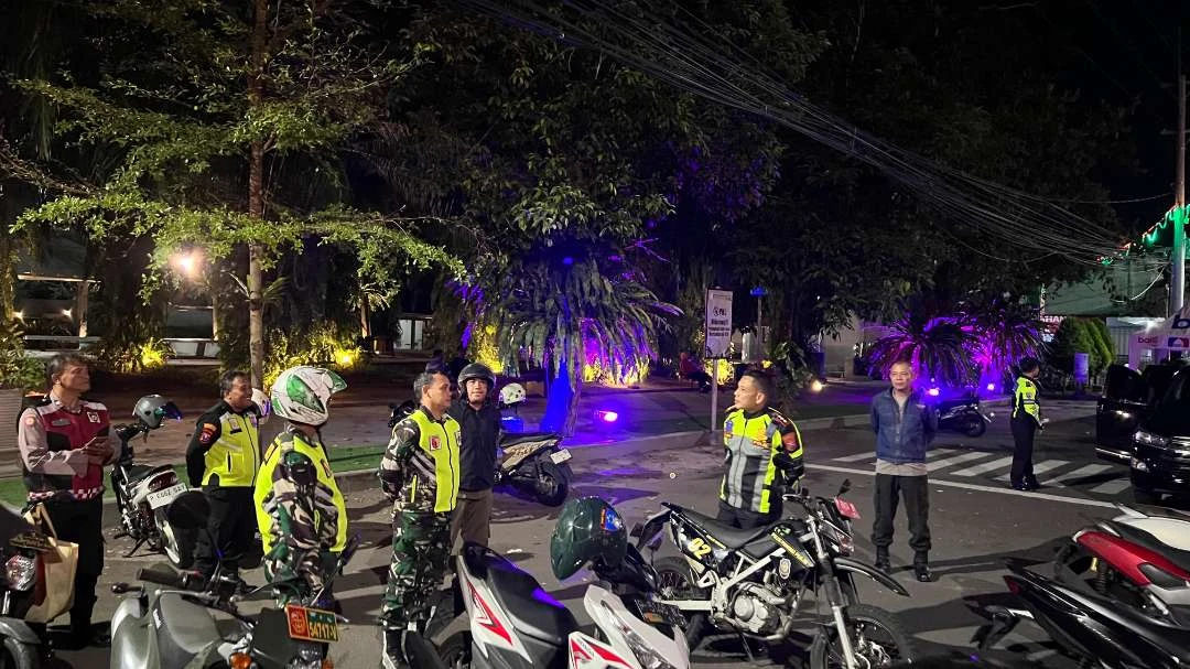 wujudkan-situasi-aman-dan-nyaman,-polresta-banyuwangi-dan-aparat-gabungan-gelar-patroli-skala-besar