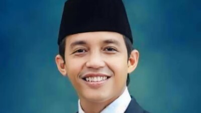 kronologi-viral-menhut-raja-juli-antoni-bermain-domino-yang-tuai-sorotan
