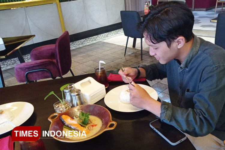 menikmati-lezatnya-hidangan-lodeh-salmon-ala-excotel-design-hotel-surabaya-–-times-banyuwangi