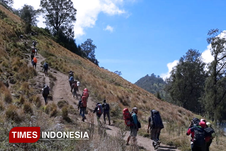 pendaki-beber-daftar-obat-yang-wajib-dibawa-saat-naik-gunung-–-times-banyuwangi