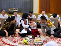 Rindu Ibu, Siswa Sekolah Rakyat Banyuwangi Menangis di Pelukan Bupati Ipuk