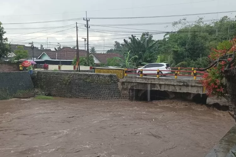 warga-dihantui-banjir-bandang,-debit-air-dam-garit-banyuwangi-meningkat-29-ribu-liter-per-detik
