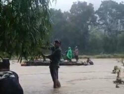 Hujan Tak Kunjung Reda Akses ke Sukomade Kecamatan Pesanggaran Sempat Lumpuh