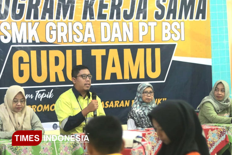 pt-bsi-latih-siswa-smk-di-banyuwangi,-mulai-produksi-kue-hingga-marketing-online-–-times-banyuwangi