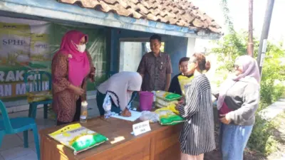 gerakan-pangan-murah,-pemkab-bersama-bulog-banyuwangi-distribusikan-22,5-ton-beras