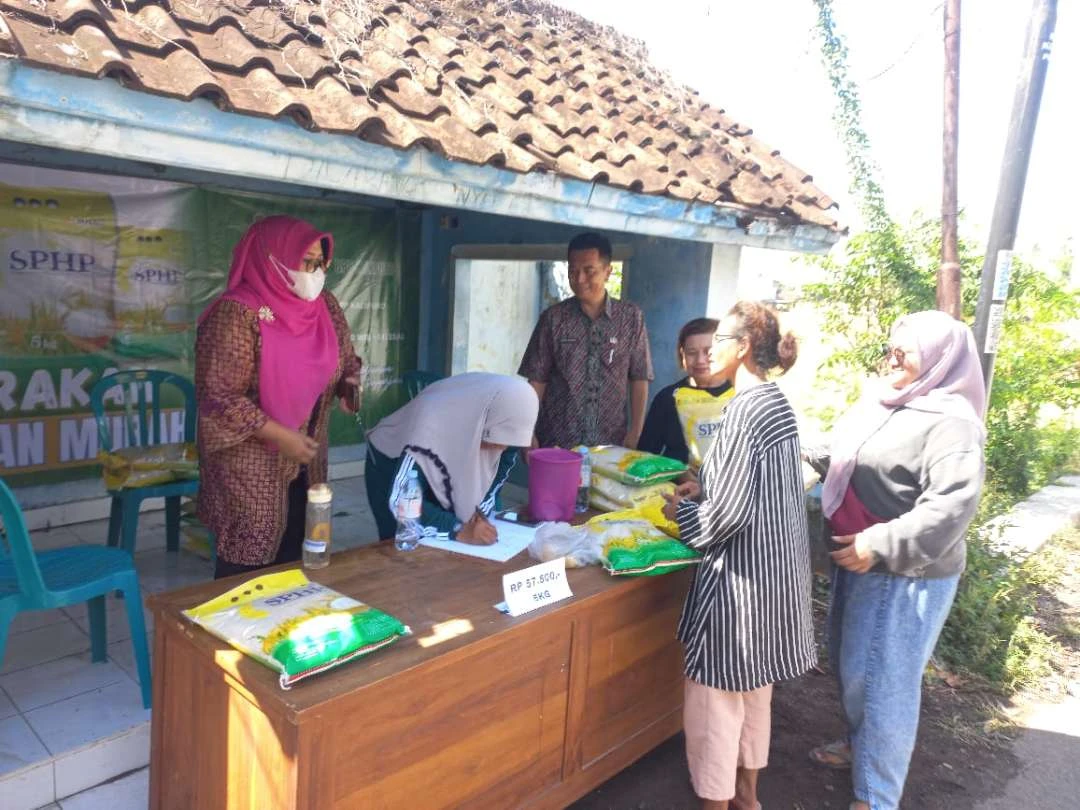 gerakan-pangan-murah,-pemkab-bersama-bulog-banyuwangi-distribusikan-22,5-ton-beras