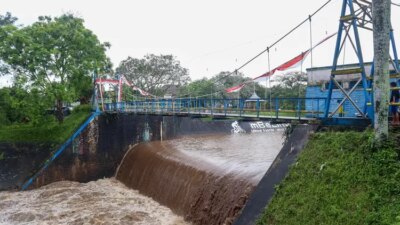 debit-air-bendungan-warisan-belanda-mendadak-naik-drastis,-warga-banyuwangi-diminta-siaga