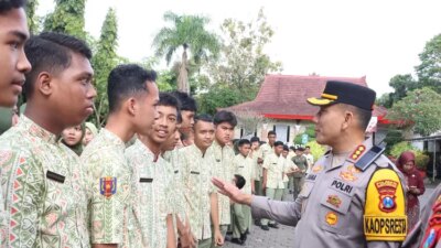 polresta-banyuwangi-perkuat-karakter-pelajar-lewat-program-police-goes-to-school