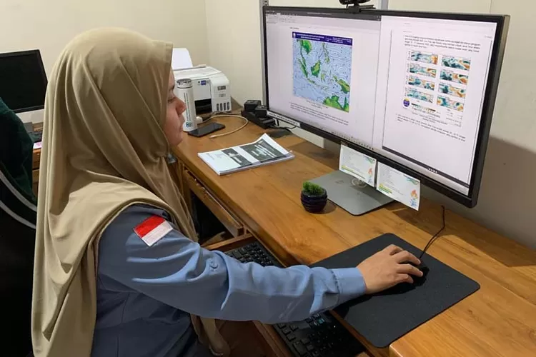 bmkg-peringatkan-cuaca-ekstrem-di-banyuwangi!-waspada-banjir,-longsor,-hingga-hujan-es-minggu-ini!